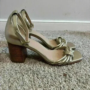 J.McLaughlin Fiala Leather Sandal in Champagne Gold Metallic Leather Size 6